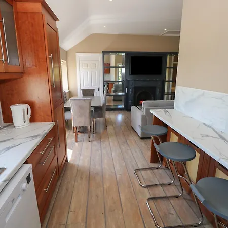 The East Wing Appartement *