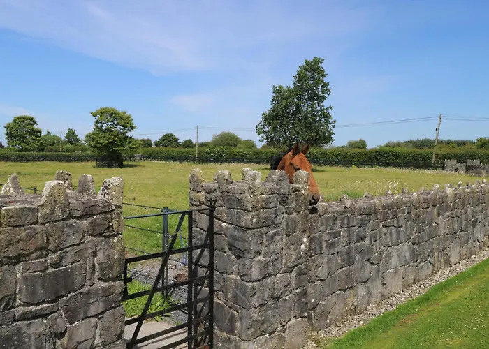 The East Wing Апартаменты